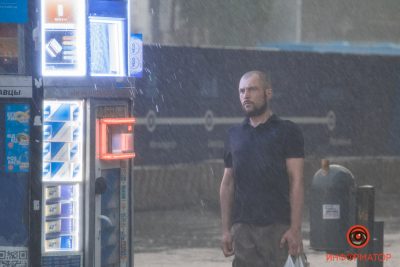 Днепр за 15 минут залило мощным ливнем: зрелищные фото и видео