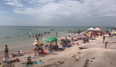 У Кирилівці на пляжі не проштовхнутися, про соціальну дистанцію всі забули - відео