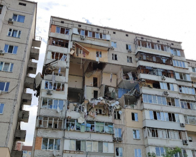 У Києві сьогодні в результаті вибуху пошкоджено кілька поверхів будинку У Києві сьогодні в результаті вибуху пошкоджено кілька поверхів будинку