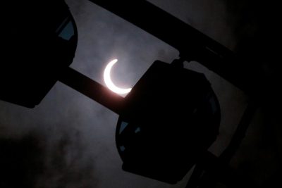 Очень сильные чувства в день затмения могут охватить Овнов, Дев и Козерогов – Гороскоп на сегодня 21 июня 2020 года