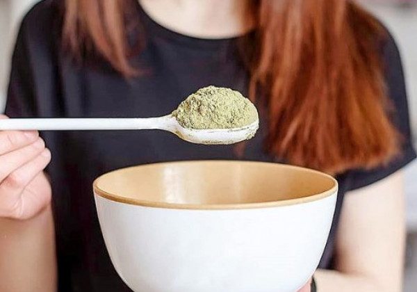 Фарбування волосся хною – переваги, недоліки і чому її ненавидять перукарі