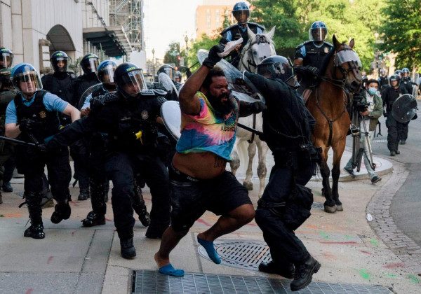 США у вогні - погроза Трампа, мародерство в Нью-Йорку і причина смерті Флойда