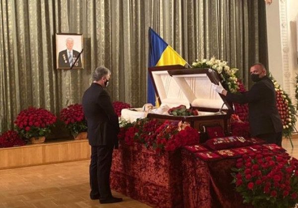 У Києві попрощалися з батьком Порошенка: опубліковані фото і відео