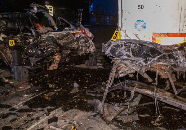 На Дніпропетровщині у жахливому ДТП загинули три особи: діти у тяжкому стані