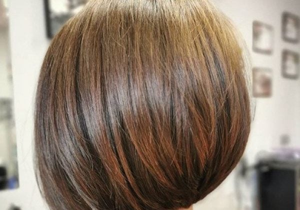 У моді блискуча жіноча стрижка з ефектом омолодження боб-каре: фото