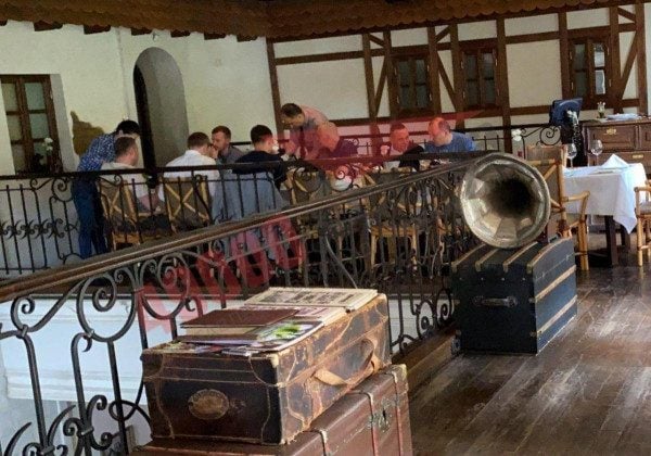 Депутати Слуги народу на карантині гуляли в ресторані Дніпра