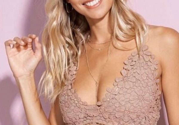 Бралетти - найгарячіший модний тренд цього літа: з чим носити й фото