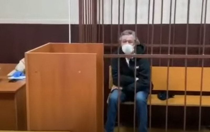 Суд отправил Михаила Ефремова под домашний арест