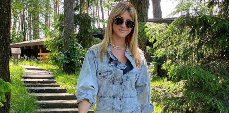 "Не тією стороною і криво": Лесю Нікітюк змусили ставити запаску на авто