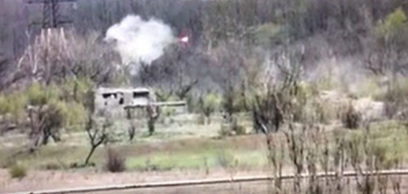 В Мережу виклали відео влучного удару по позиції терористів на Донбасі