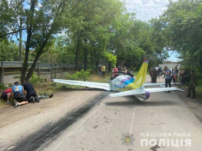 В Одессе на гипермаркет рухнул самолет, есть жертва