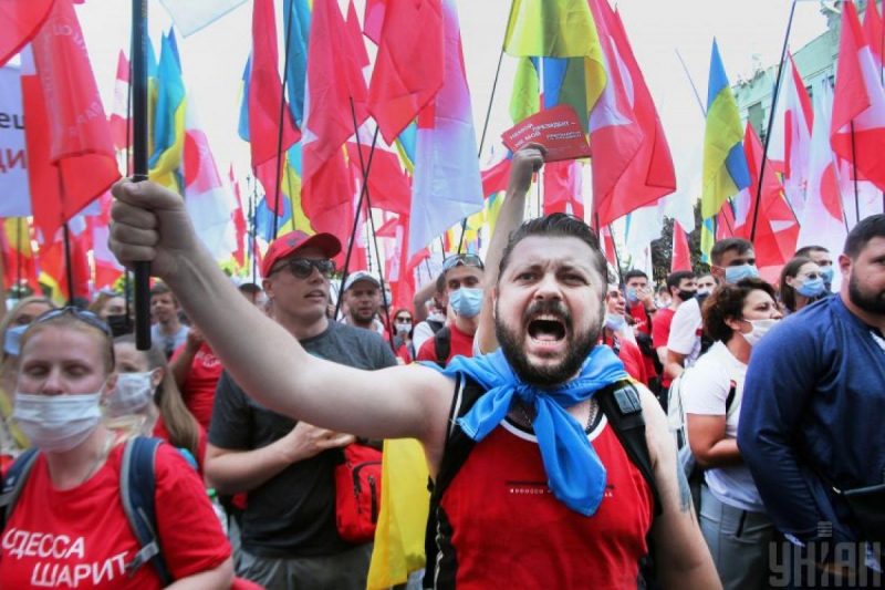 Політолог розповів, навіщо Шарій вивів своїх прихильників на протести