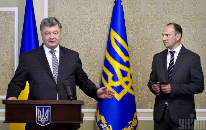 Кабмин "убрал" замминистра иностранных дел из-за дела против Порошенко