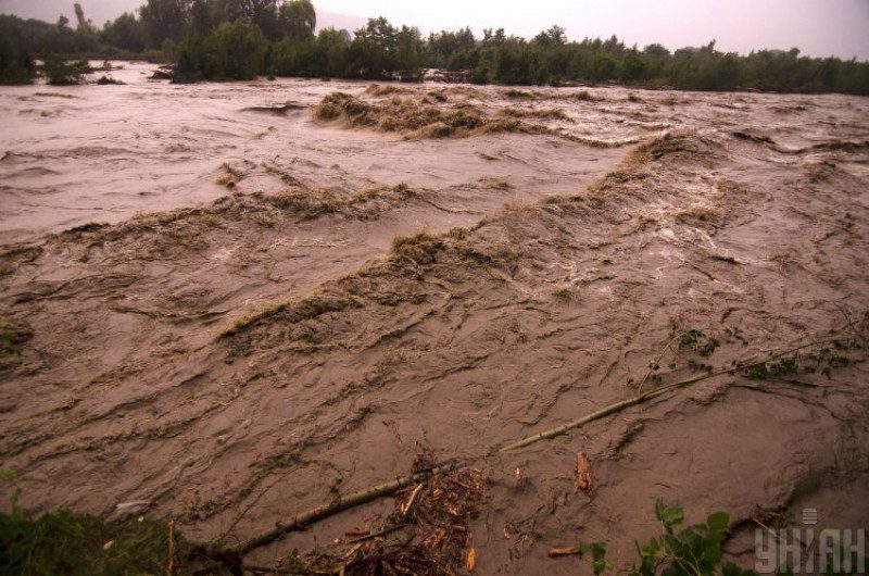 Семь сел уйдут под воду: под Львовом дамба на грани прорыва