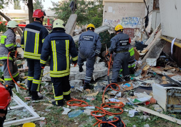 У Києві сьогодні в результаті вибуху пошкоджено кілька поверхів будинку У Києві сьогодні в результаті вибуху пошкоджено кілька поверхів будинку