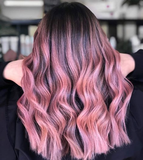 Фарбування волосся рожеве золото