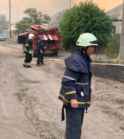 У результаті пожеж на Луганщині загинули люди, згоріло багато будинків У результаті пожеж на Луганщині загинули люди, згоріло багато будинків