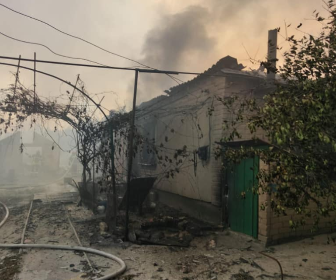 У результаті пожеж на Луганщині загинули люди, згоріло багато будинків У результаті пожеж на Луганщині загинули люди, згоріло багато будинків