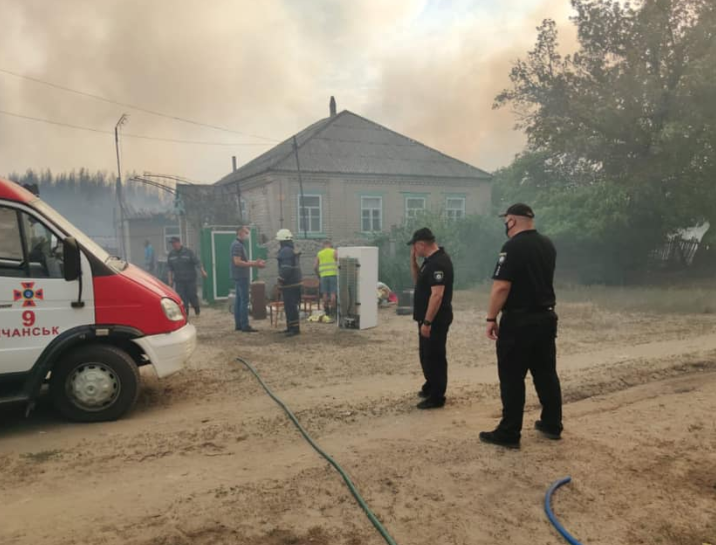 У результаті пожеж на Луганщині загинули люди, згоріло багато будинків У результаті пожеж на Луганщині загинули люди, згоріло багато будинків
