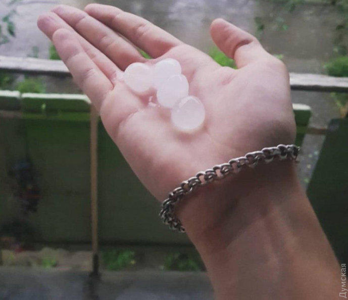 На Одесчине огромный град разбивал окна в домах и в авто – Новости Одессы На Одесчине огромный град разбивал окна в домах и в авто – Новости Одессы