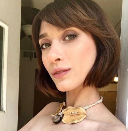 Француженки не злоупотребляют феном / Instagram