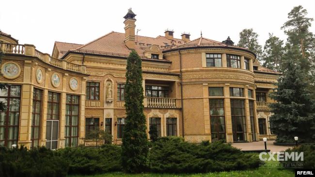 Мрамор, бассейн и лифт: опубликованы фото резиденции Зеленского в Конча-Заспе