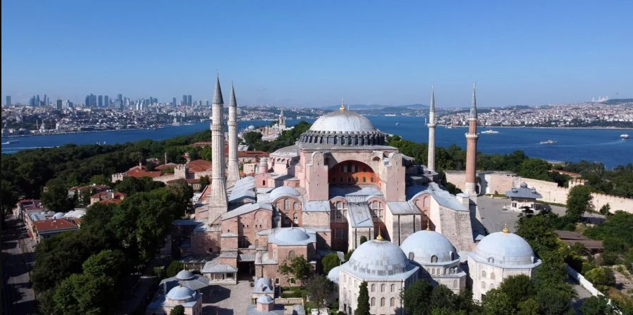 В Турции Собор Святой Софии вновь стал мечетью