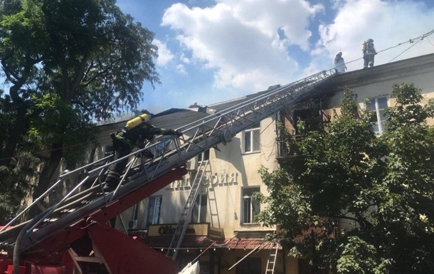 В Одессе вспыхнул старинный дом: люди остались без крыши над головой
