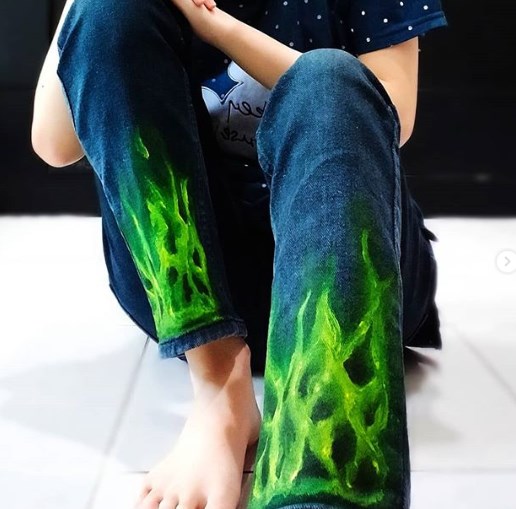 Джинсы с росписью 2020