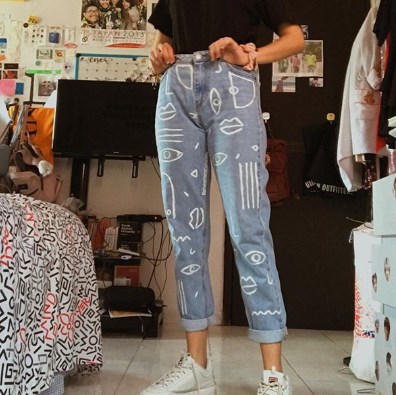 Джинсы с росписью 2020