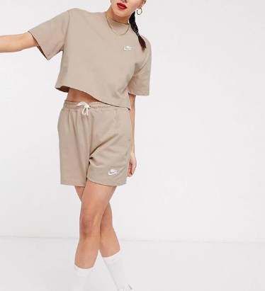 Костюми з шортами 2020