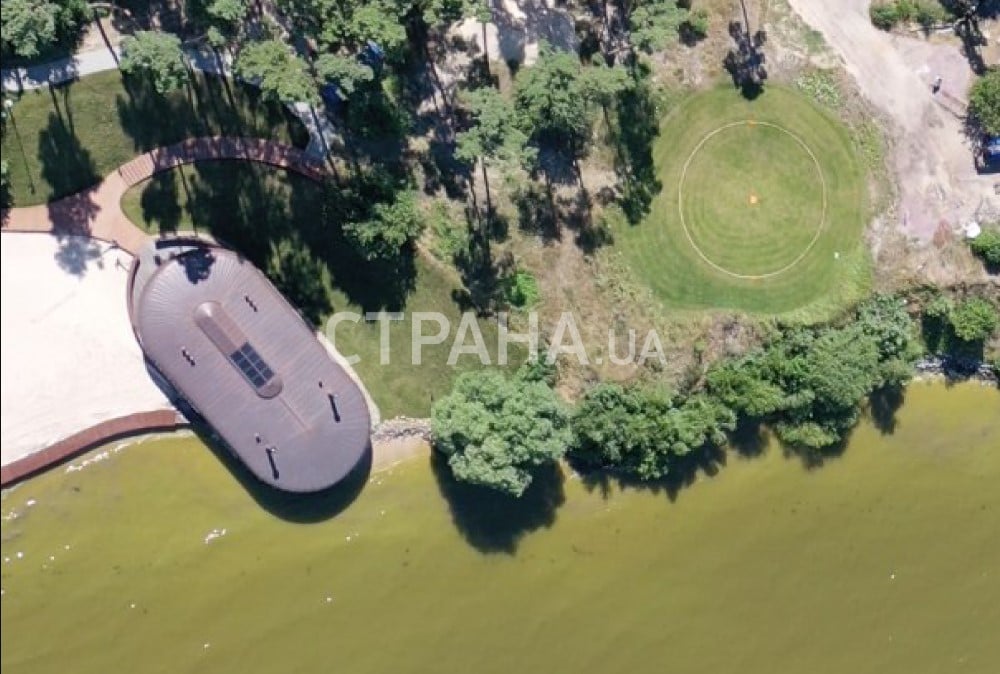 Пляж і вертолітний майданчик: ЗМІ показали шикарний особняк Віталія Кличка