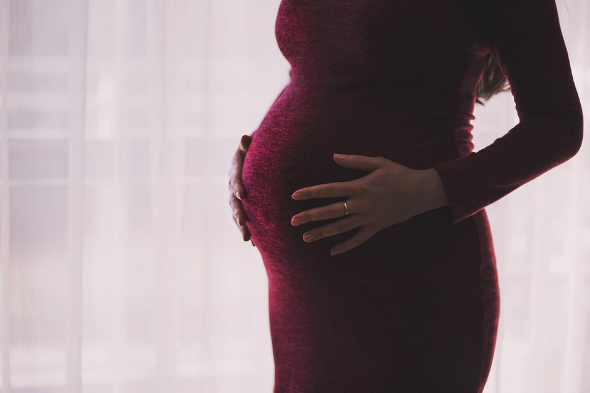 Угрозы и оскорбления: в Хмельницкой области работодатель заставляет уволиться беременную девушку