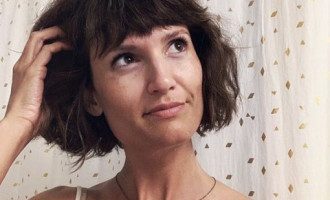 В моде превосходная стрижка французский боб с эффектом омоложения - фото