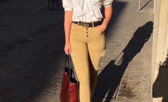 Необычные женские брюки из 60-х вернулись в моду - фото