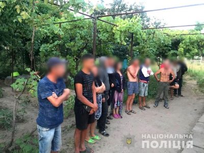 Під Херсоном чоловік завів рабів і здавав їх в оренду