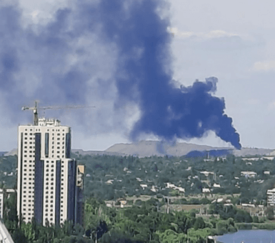 Під окупованим Донецьком помітили величезний стовп диму - фото