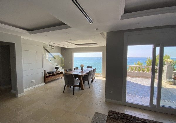 Шарій показав фото дорогого будинку в Іспанії