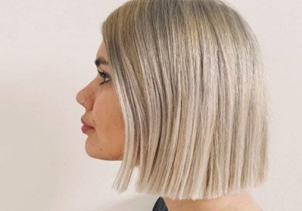 Тупий зріз волосся у тренді: наймодніші стрижки з рівним зрізом - фото