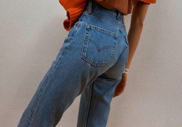 У моду повернулися особливі джинси з кінця "нульових" - фото
