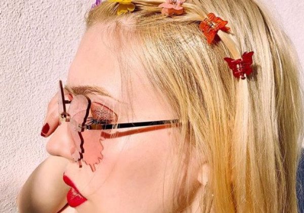 У моді зачіски з 90-х з омолоджувальним ефектом - фото