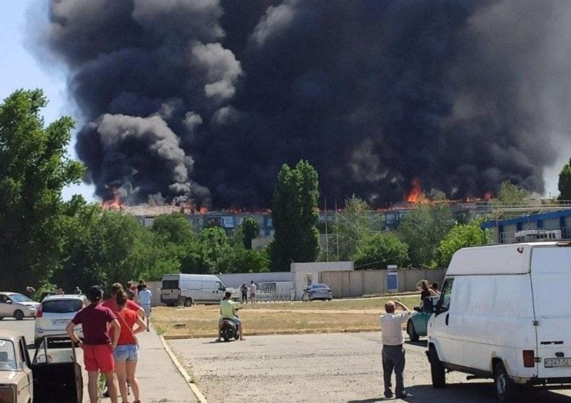 Потужна пожежа в багатоповерхівці під Херсоном: спливли несподівані деталі