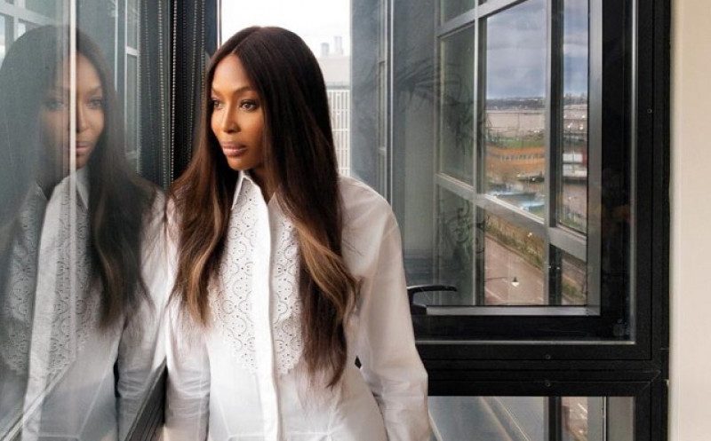 Голенькая Наомі Кемпбелл в метро звела з розуму прихильників