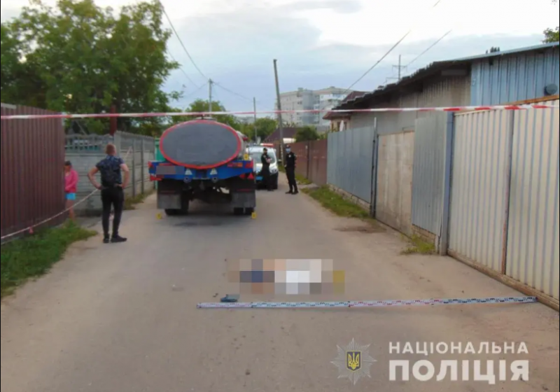 В Житомире молоковоз переехал 5-летнего мальчика: родители устроили самосуд