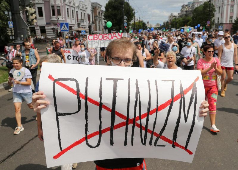 "Хочете, як на Україні?" запитав Путін. "Дуже хочемо", відповідають росіяни