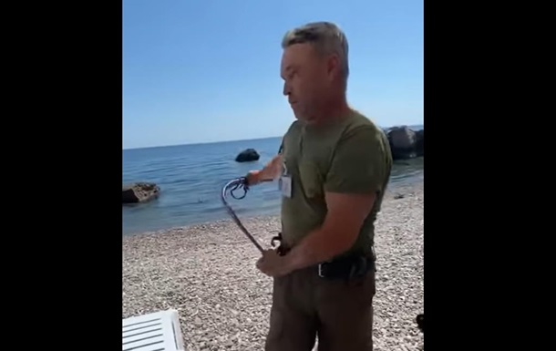 Хватит шастать: в Крыму охранник с нагайкой накинулся на отдыхающих