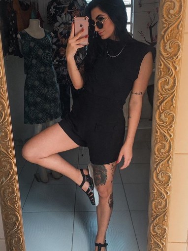 У моді total black У моді total black