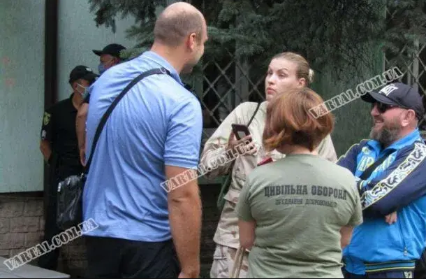 Спасли ветераны: во Львове волонтер устроила акт самосожжения