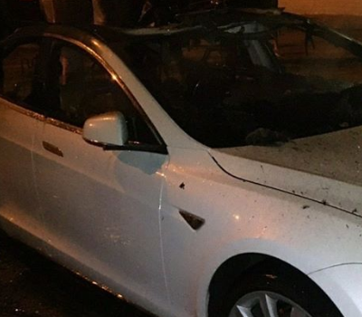 В Интернете появилось видео момента поджога якобы авто Tesla Богдана – Киев новости сегодня В Интернете появилось видео момента поджога якобы авто Tesla Богдана – Киев новости сегодня