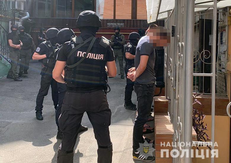 В центре Киева группа спецназа задержала шесть человек
